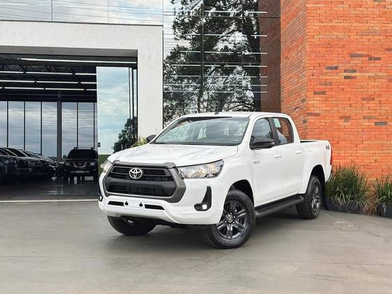 TOYOTA HILUX 2.8 D-4D TURBO DIESEL CD SR 4X4 AUTOMÁTICO TOYOTA HILUX 2.8 D-4D TURBO DIESEL CD SR 4X4 AUTOMÁTICO